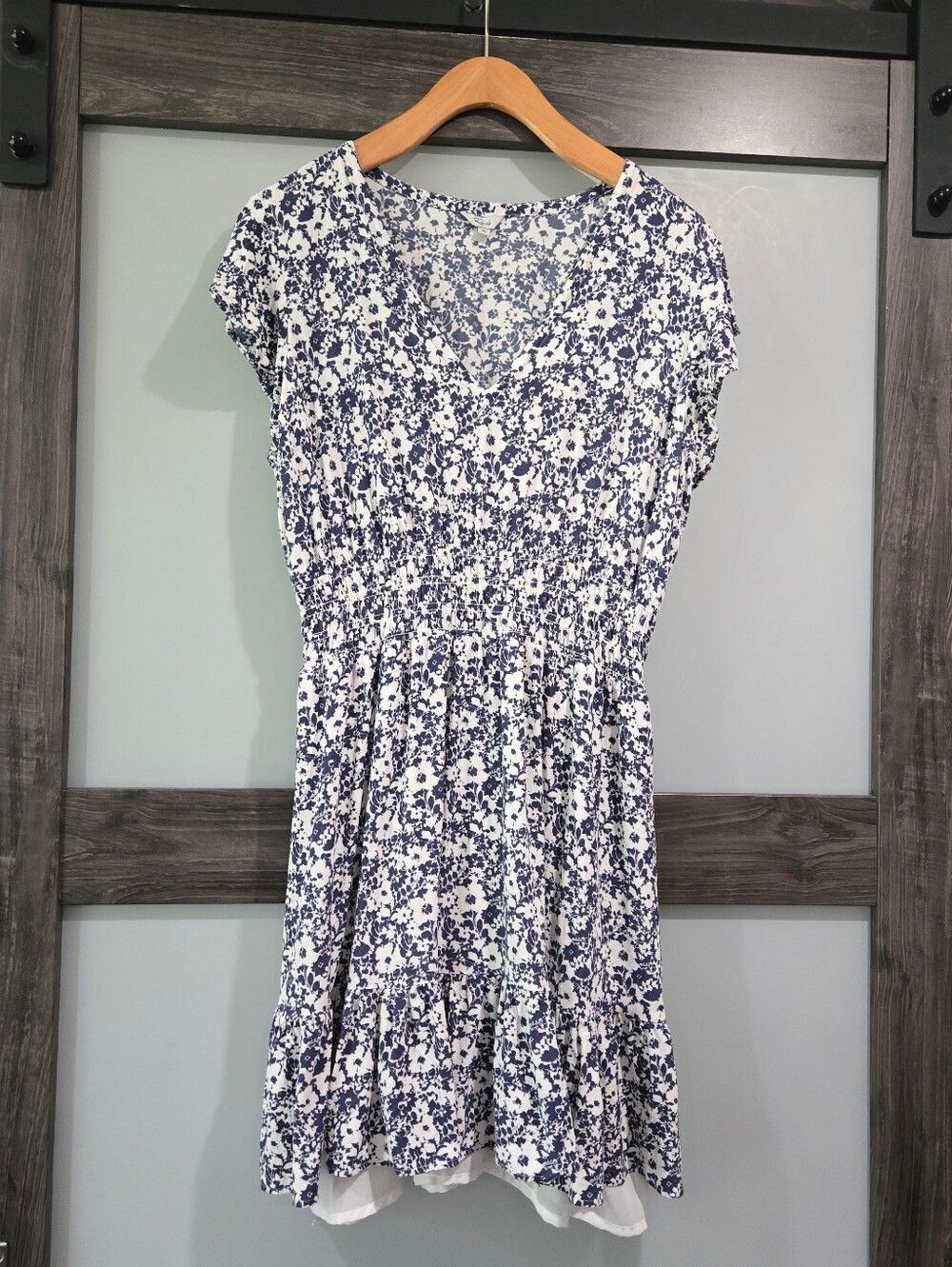 Rails Tara Floral Mini Dress Navy White Textured Smocked Flutter Sleeve Medium